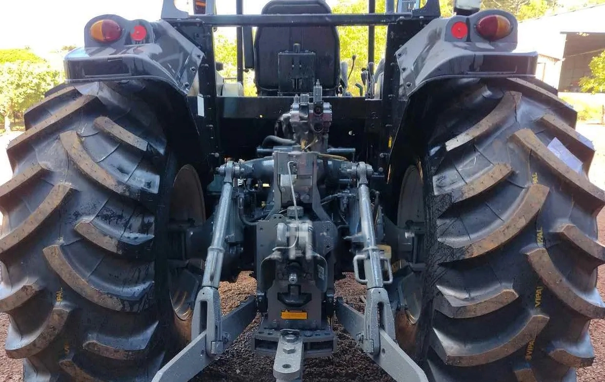 Trator de roda Valtra BH 165 Ano 2013