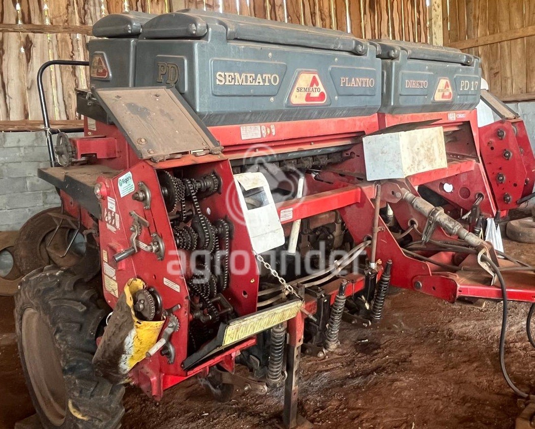 Plantadeira de Verão  Semeato PD17 Ano 2013