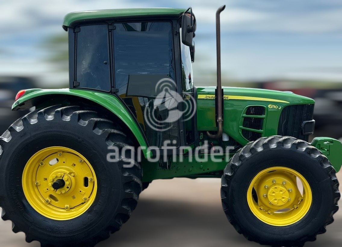 Trator John Deere 6110J ano 2013