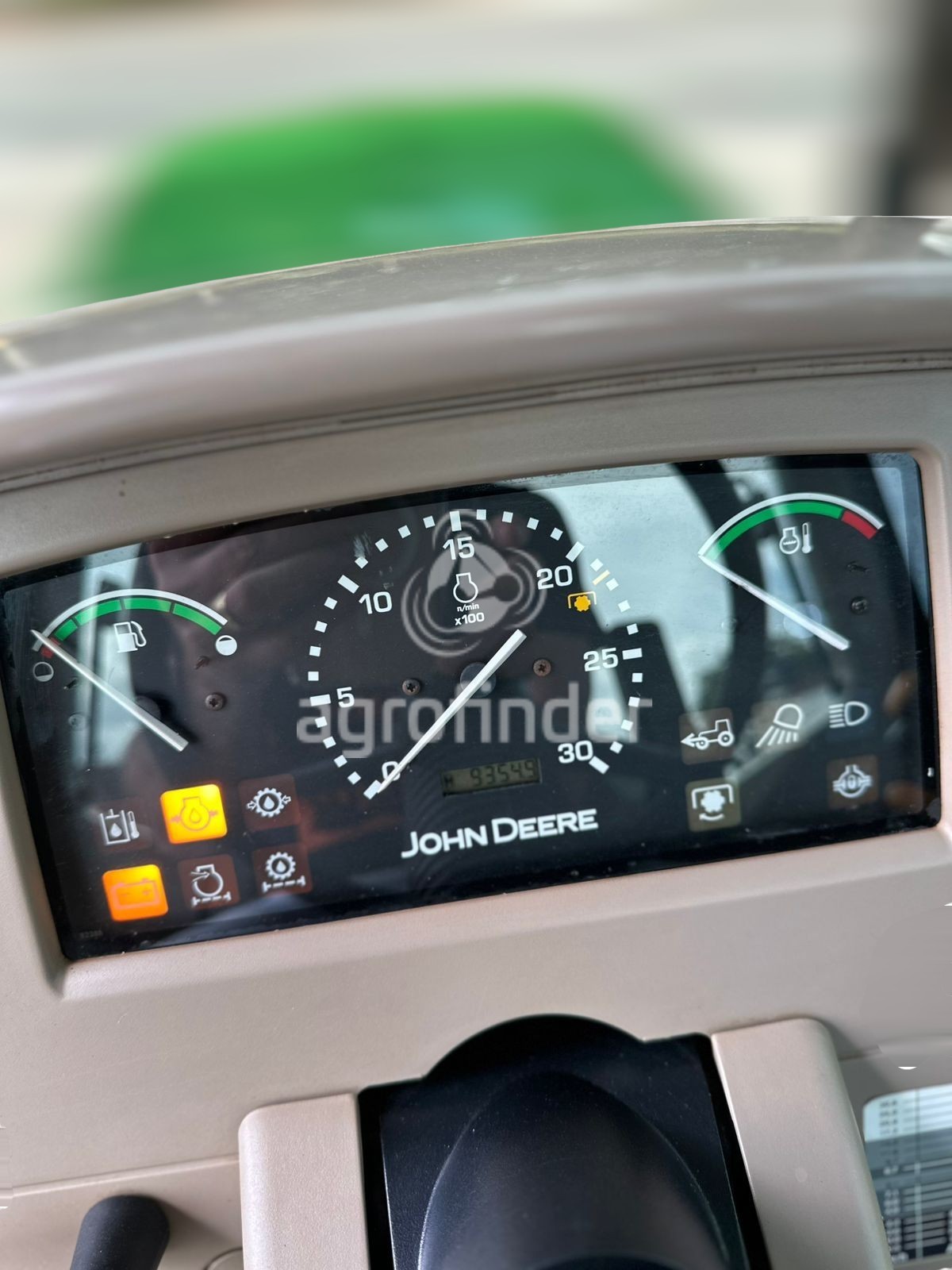 Trator John Deere 6110J ano 2013