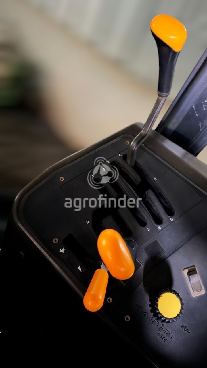 Trator Jonh Deere 6110E  ano 2013