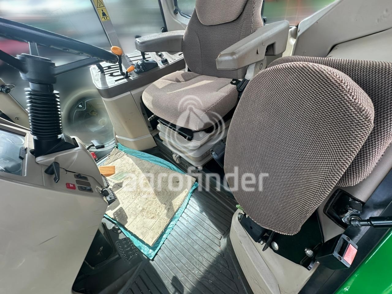 Trator John Deere 6135J ano 2019