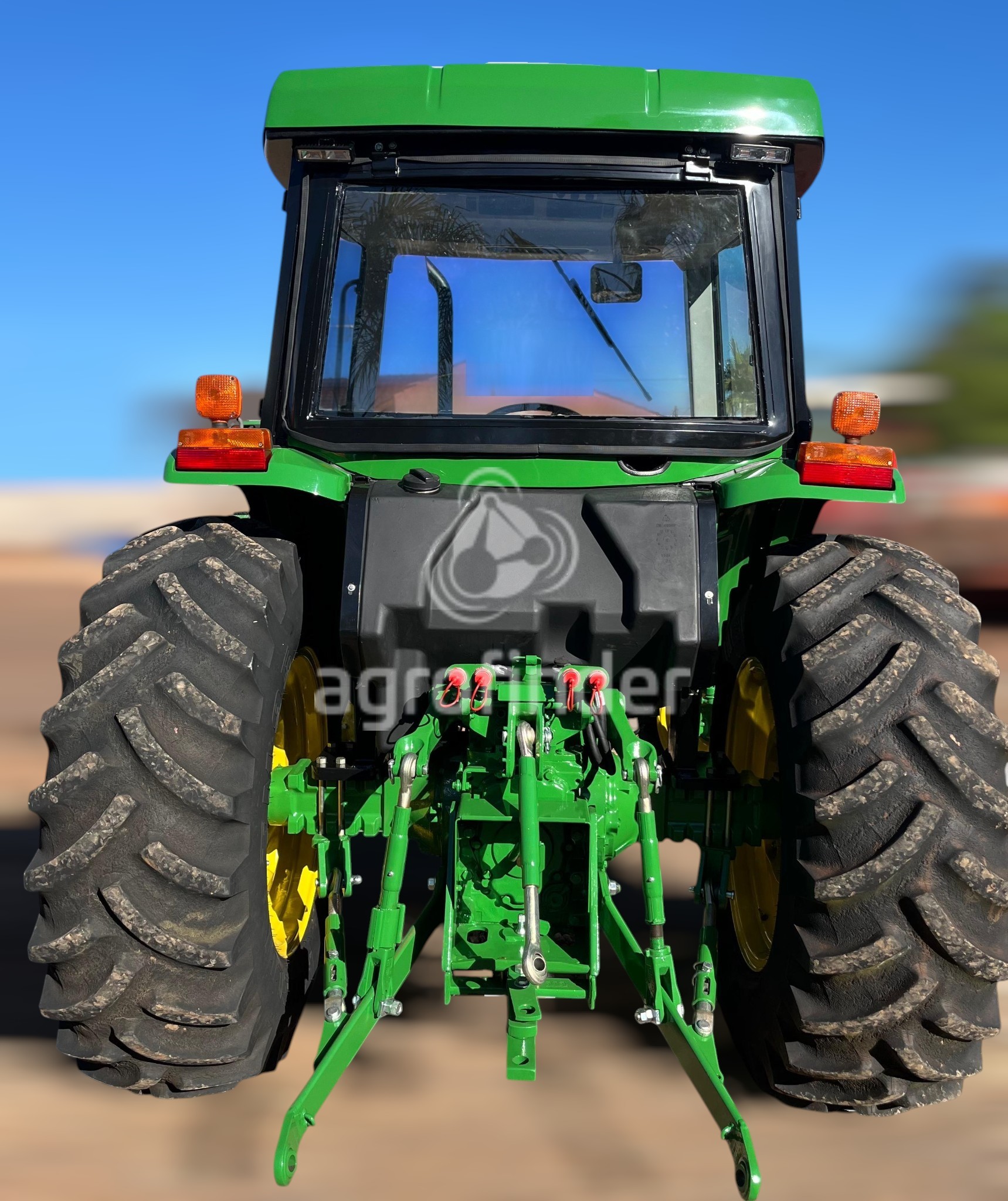 Trator John Deere 5705 ano 2003