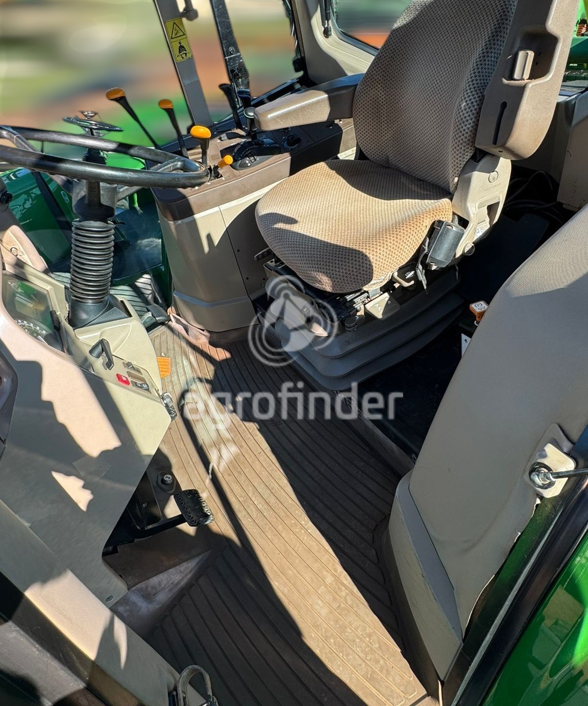 Trator John Deere 6190J ano 2017