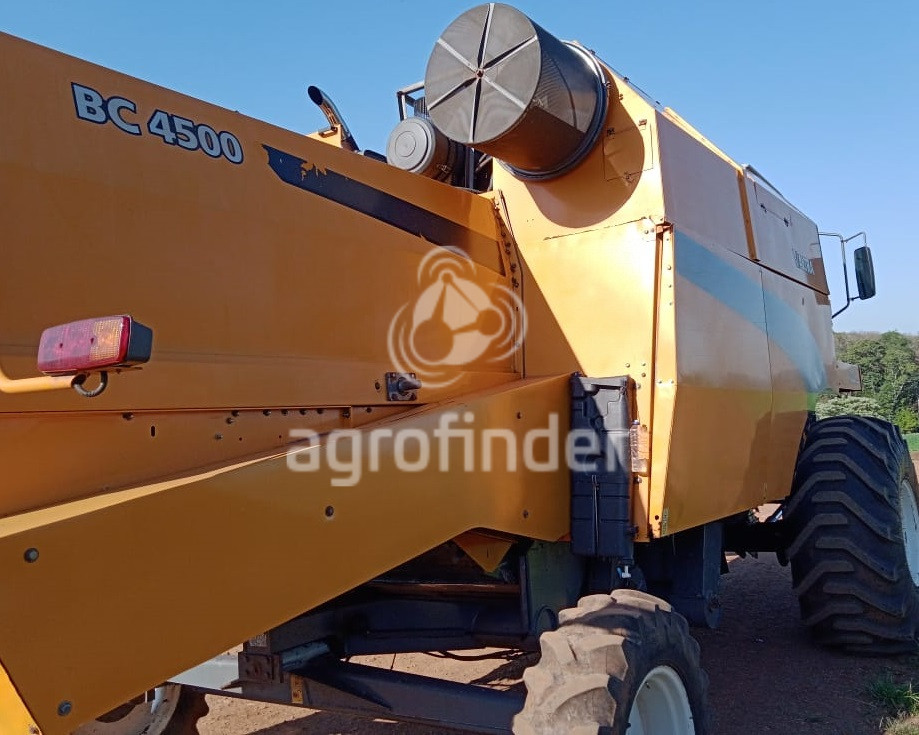 Colheitadeira Valtra  BC 4500 ano 2011