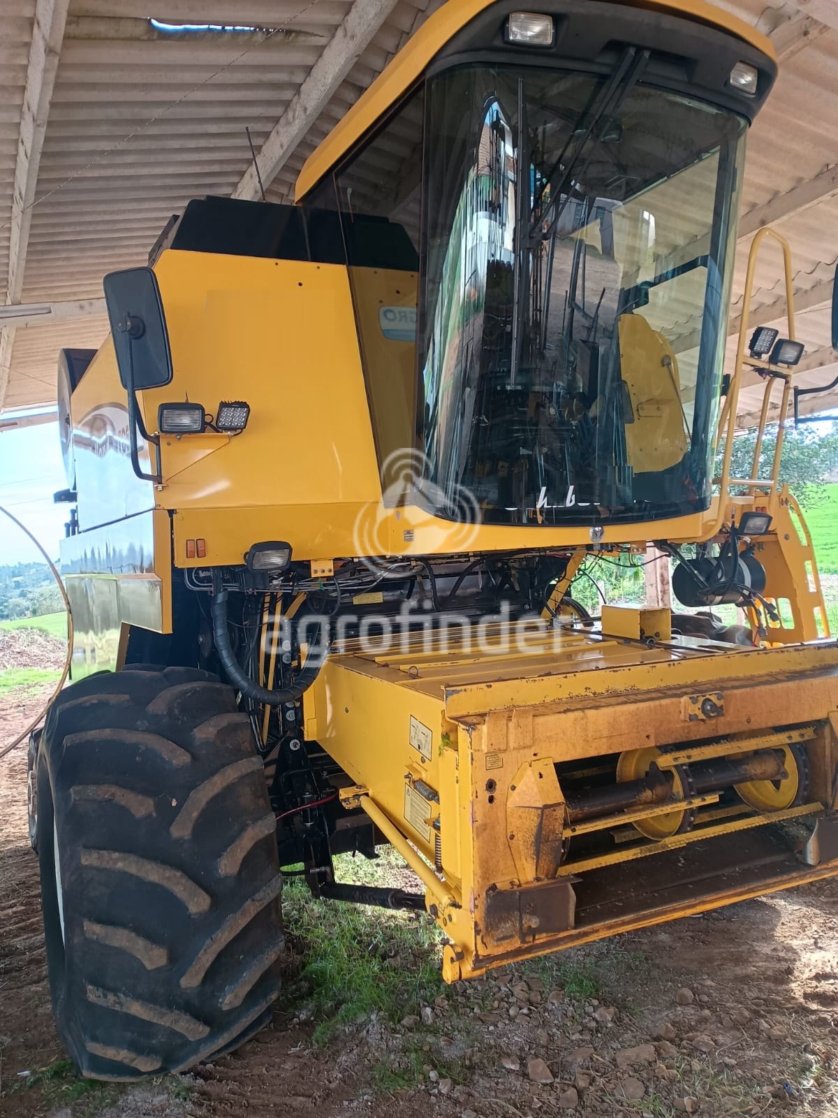 Colheitadeira New Holland TC57 ano 2008