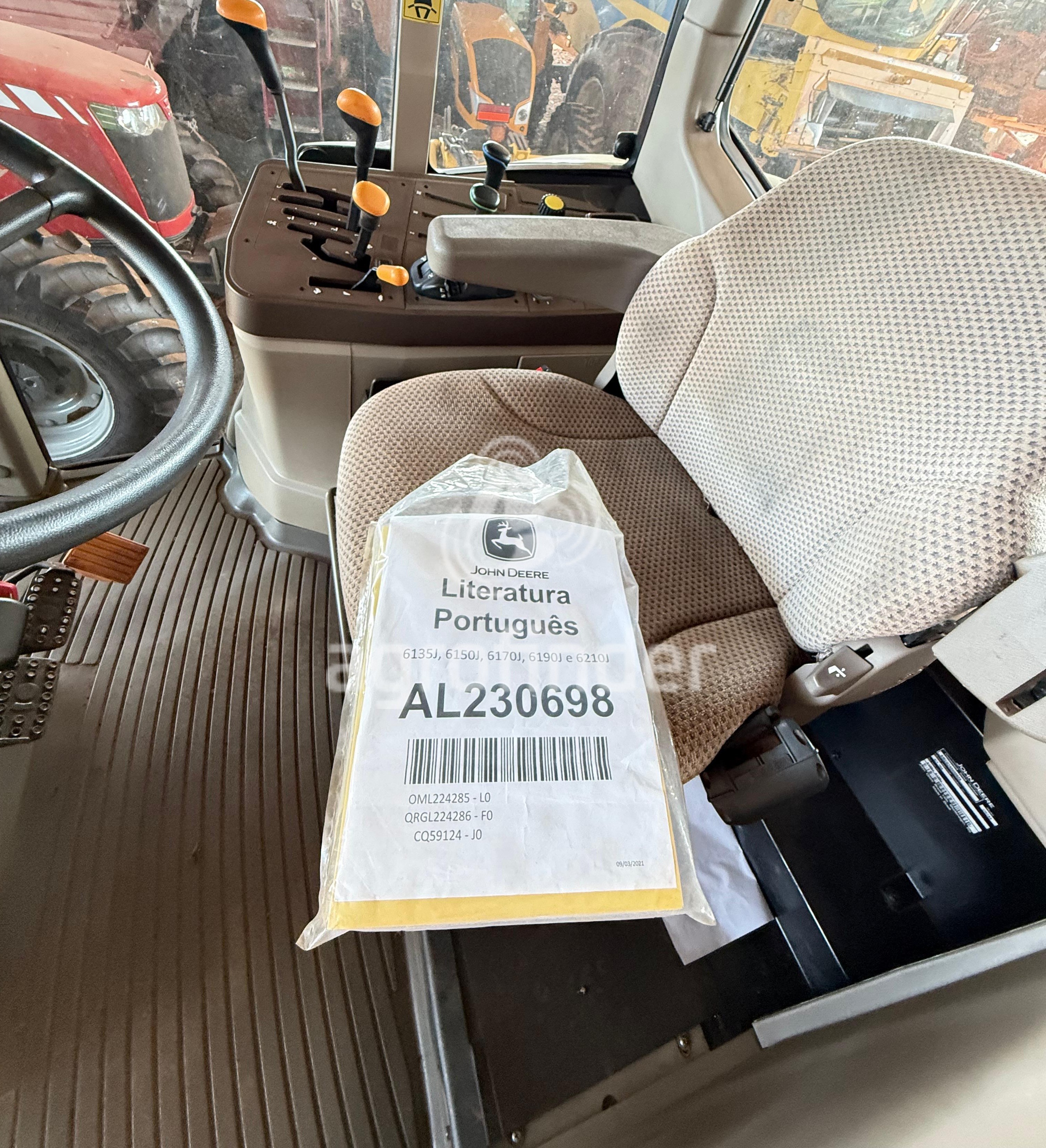 Trator John Deere 6135J Ano 2021