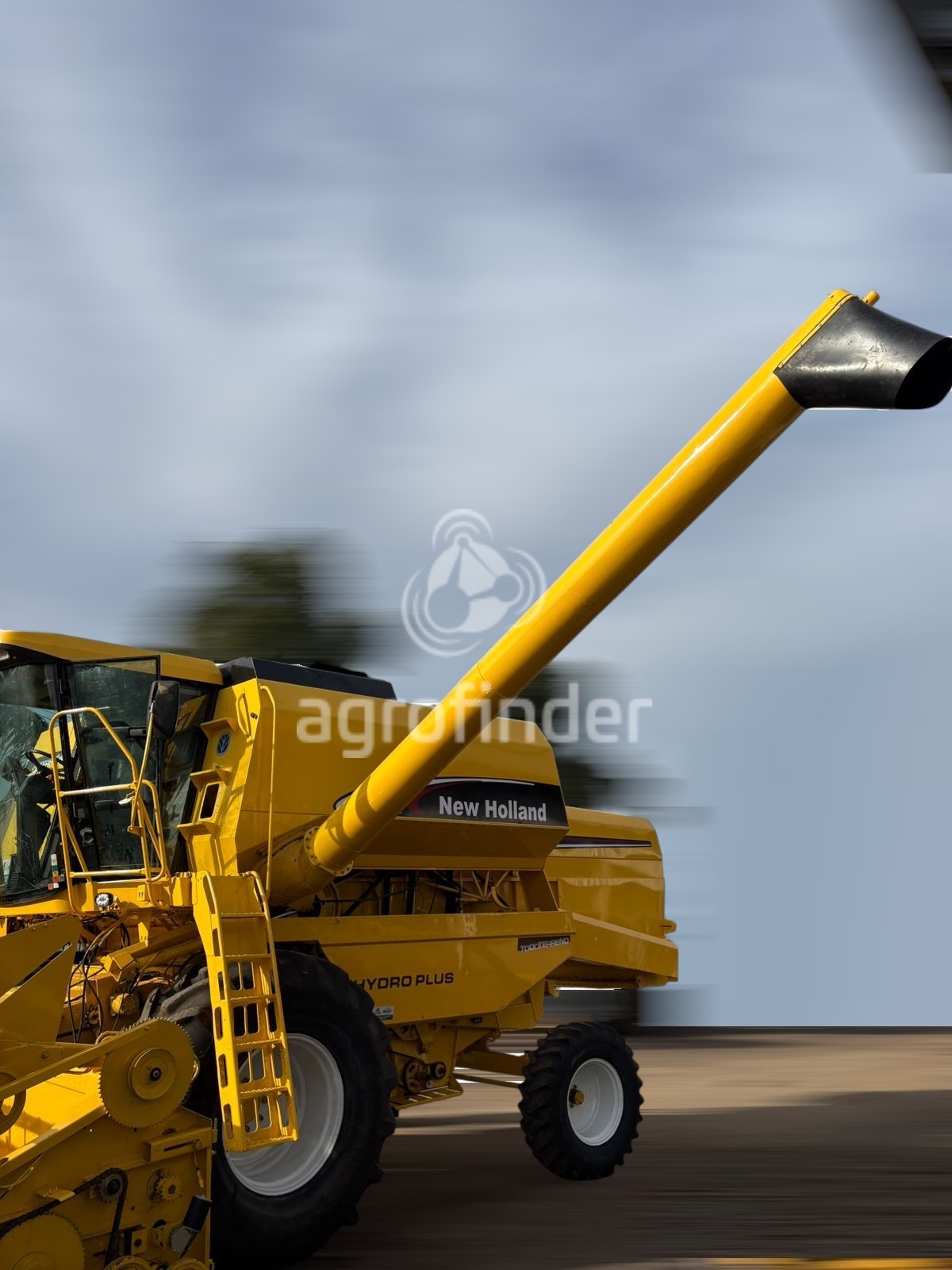 Colheitadeira New Holland TC59 ano 2004