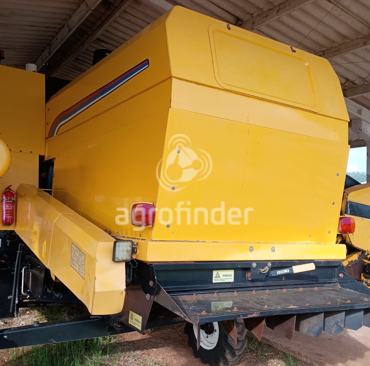 Colheitadeira New Holland TC57 ano 2008