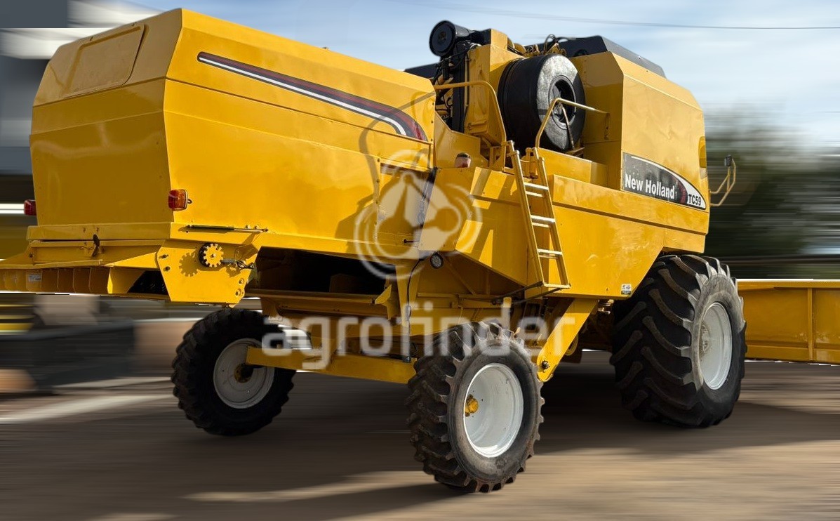 Colheitadeira New Holland TC59 ano 2004