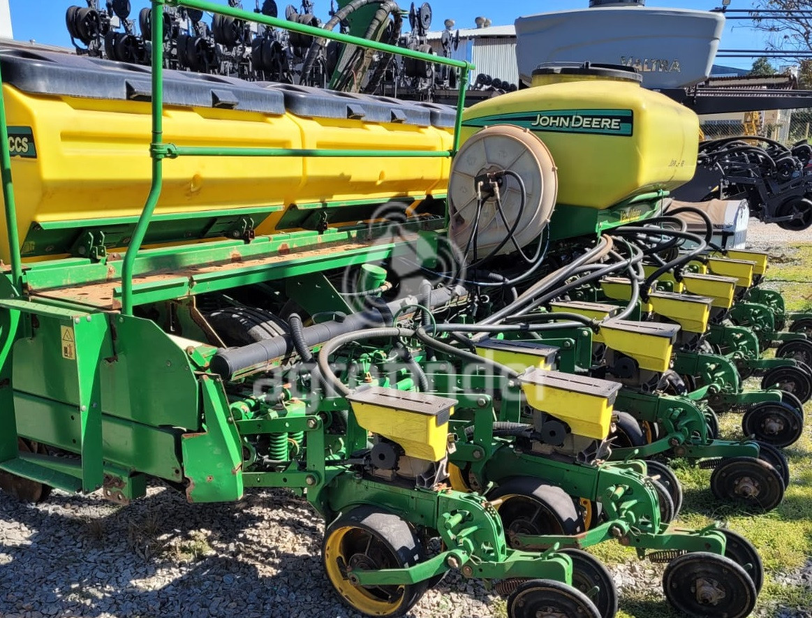 Plantadeira de verão John Deere 2115 CCS ano 2018