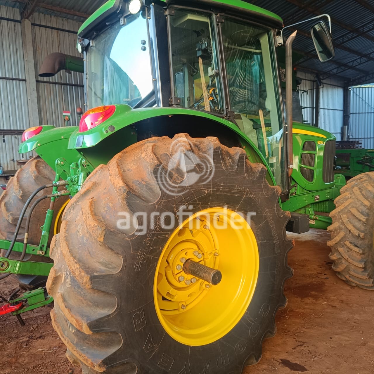 Trator John Deere 6110J ano 2016