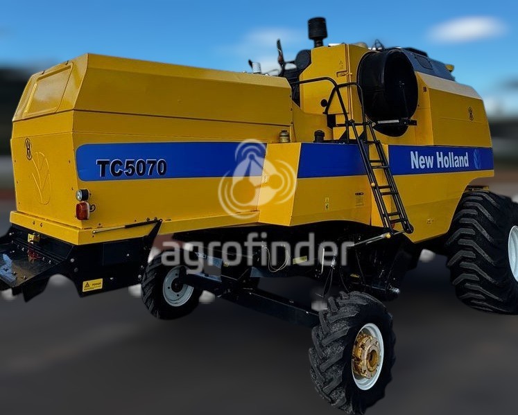 Colheitadeira New Holland TC5070 Ano 2014