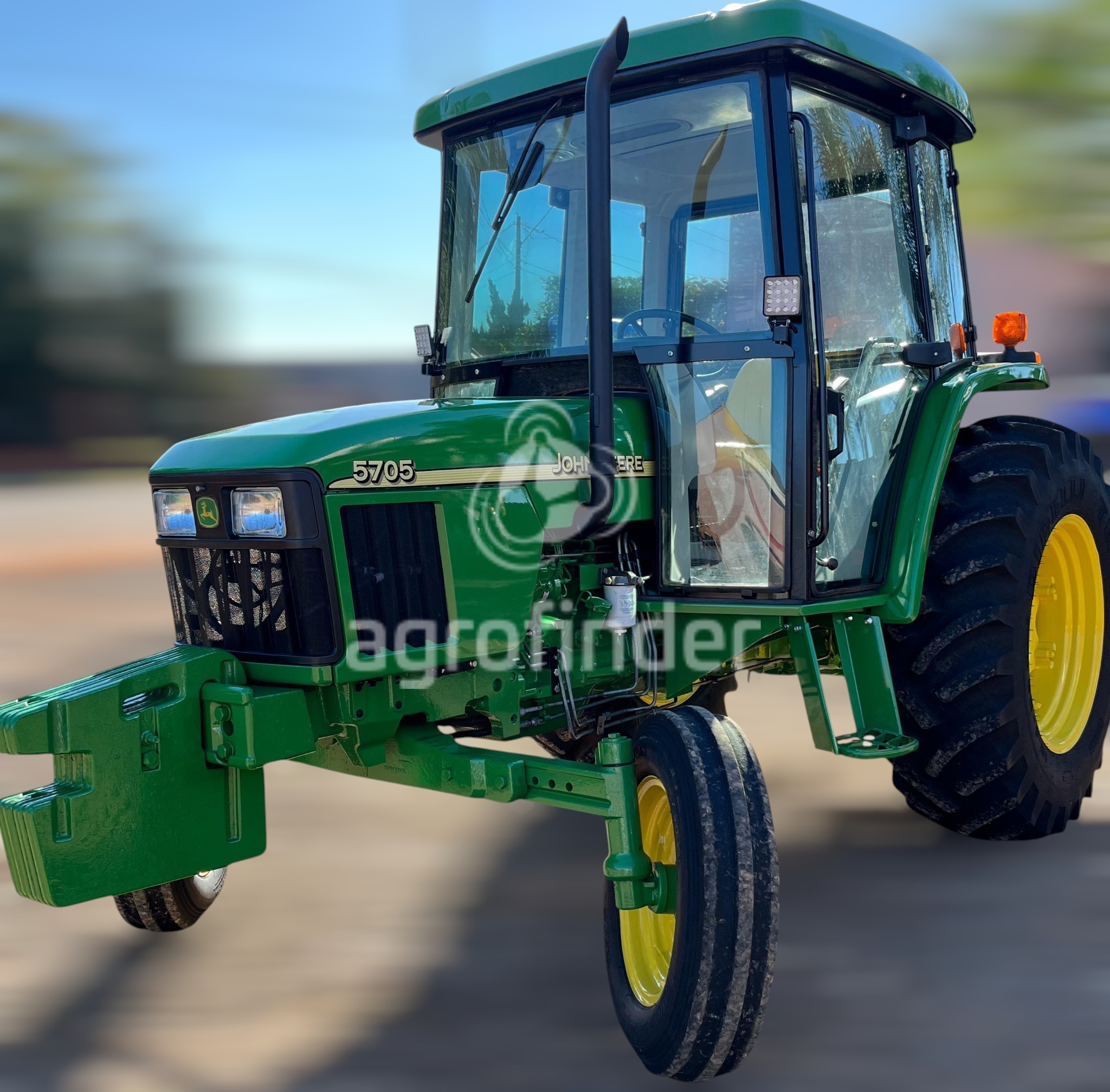 Trator John Deere 5705 ano 2003