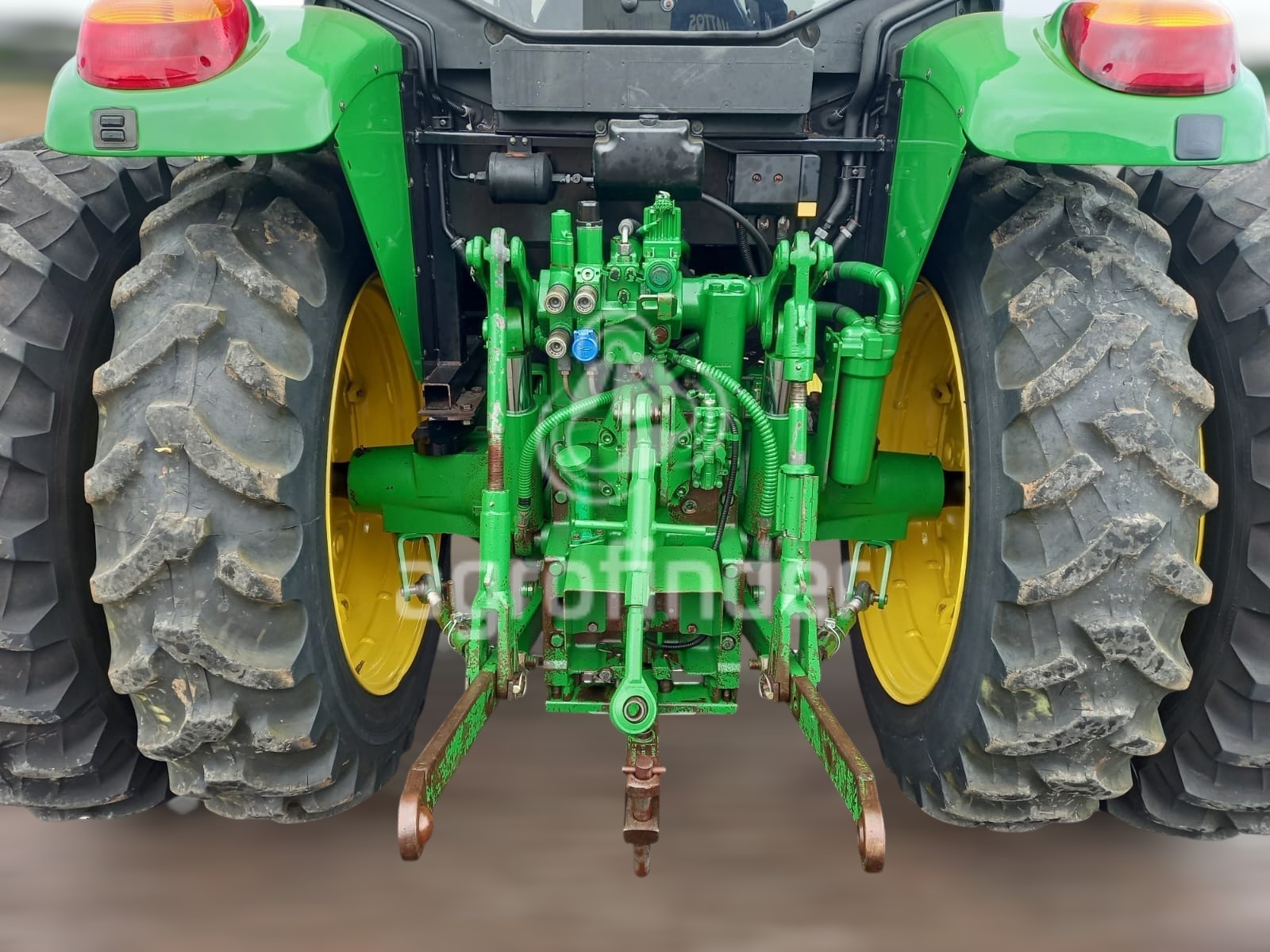 Trator John Deere 6110J ano 2012