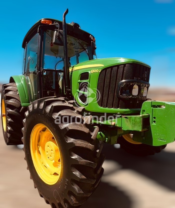 Trator John Deere 6100J ano 2018