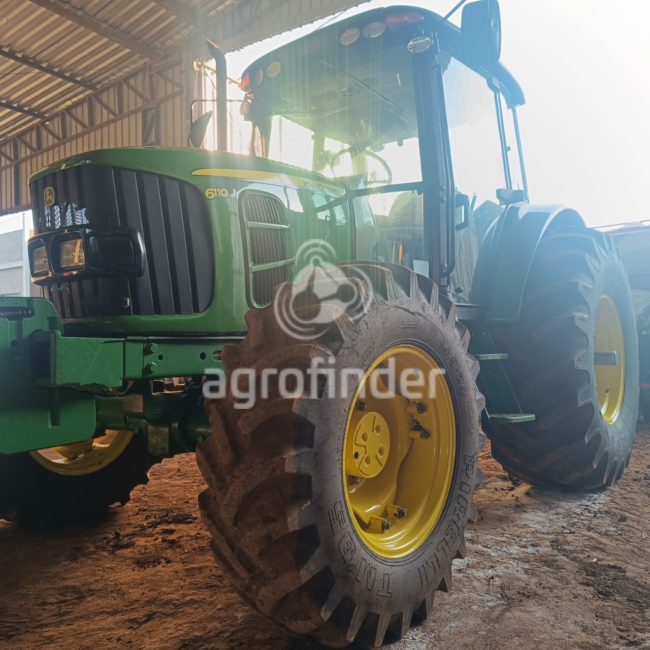 Trator John Deere 6110J ano 2016