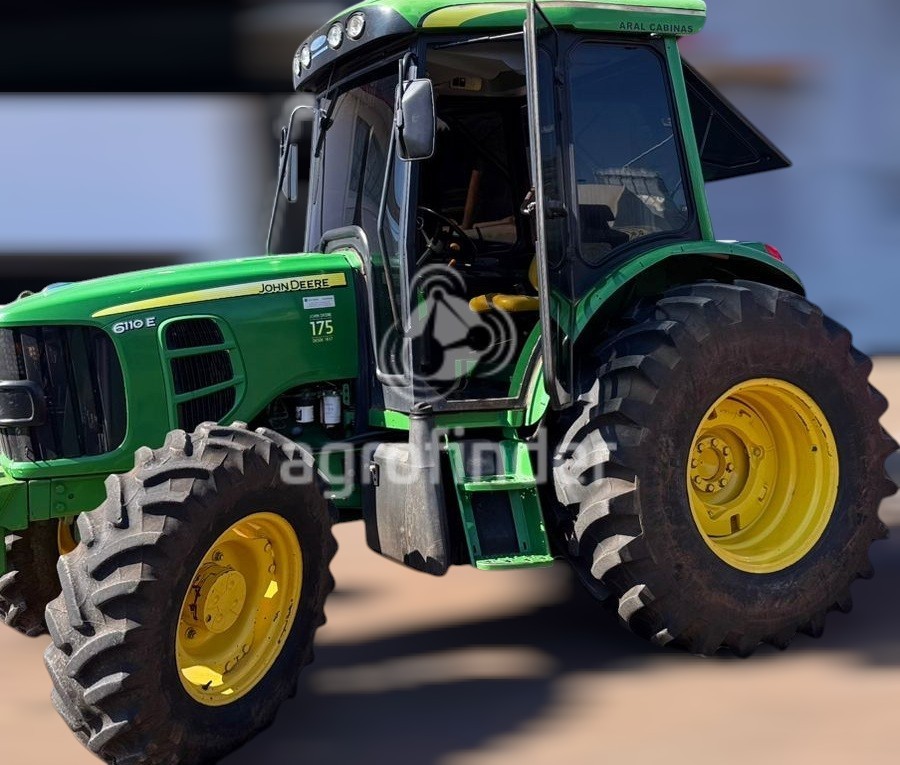 Trator Jonh Deere 6110E  ano 2013
