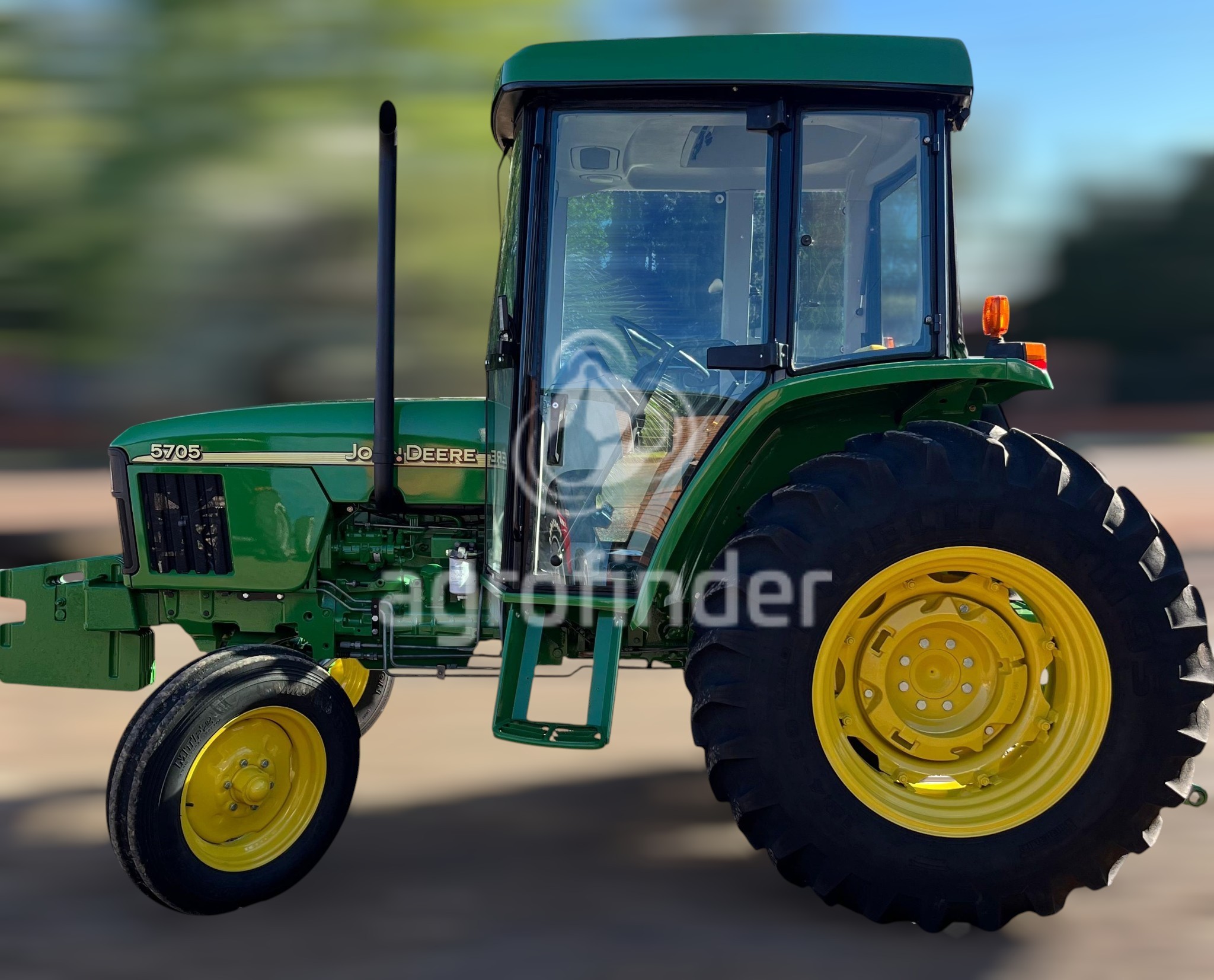 Trator John Deere 5705 ano 2003