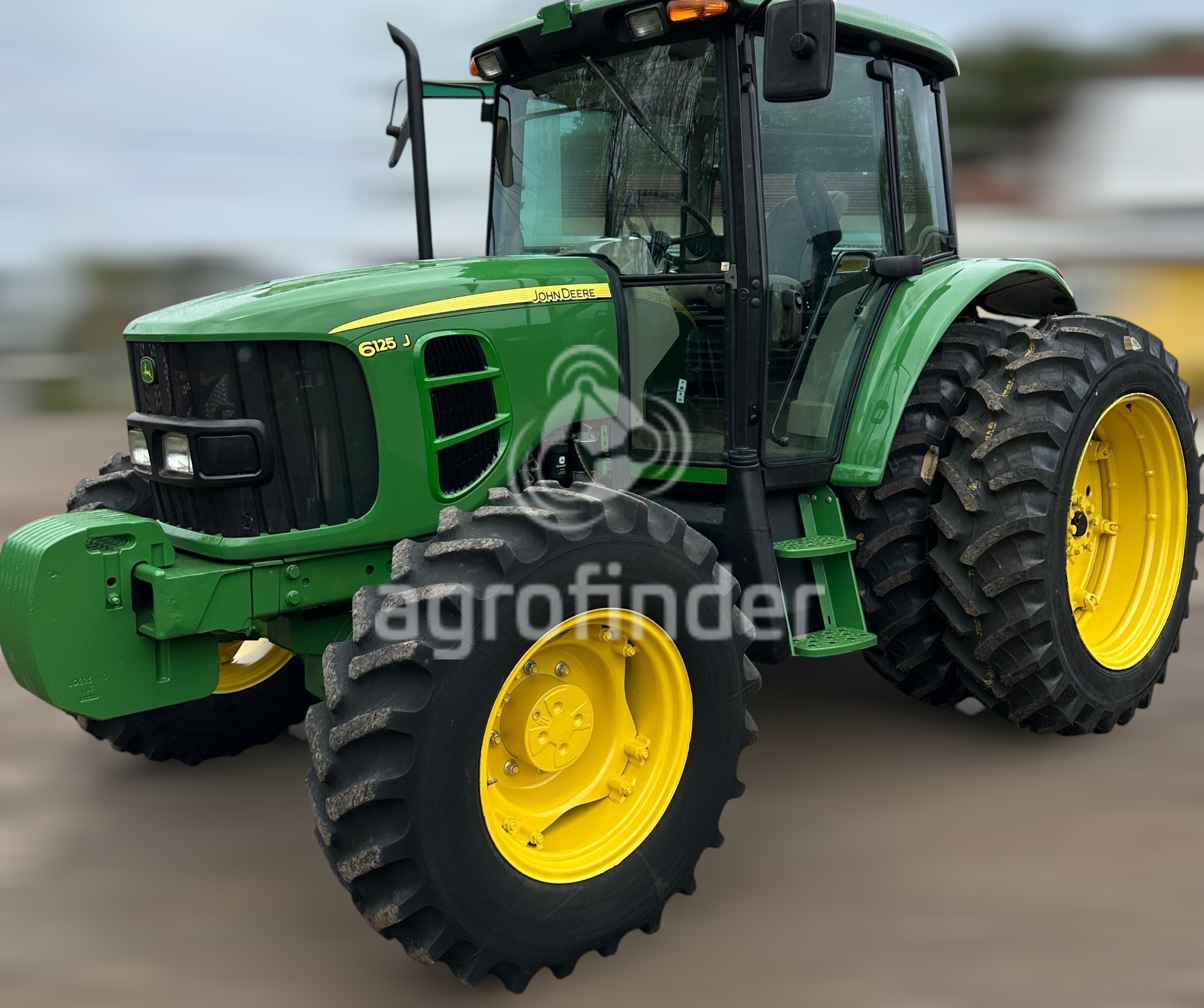 Trator John Deere 6125J ano 2013