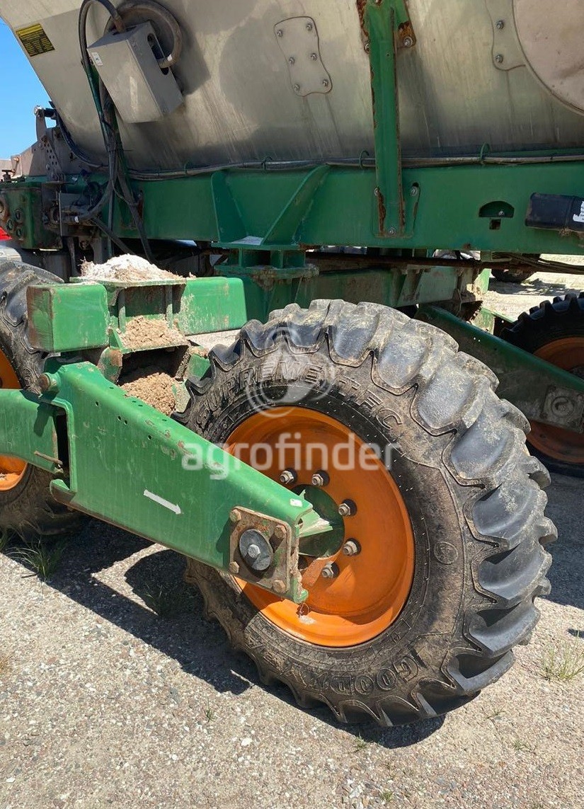 Distribuidor de Sólidos  Stara  Hércules 10.000 Inox Ano 2015