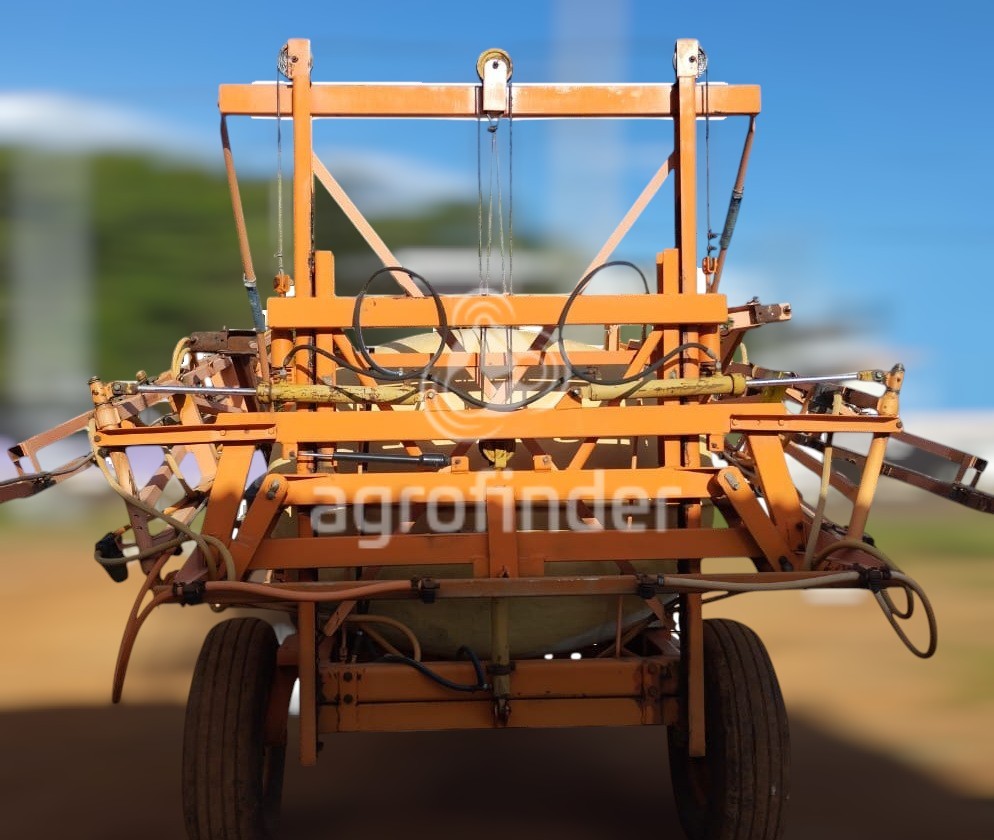 Pulverizador  de Arrasto  Jacto  Columbia  2000 ano 2005