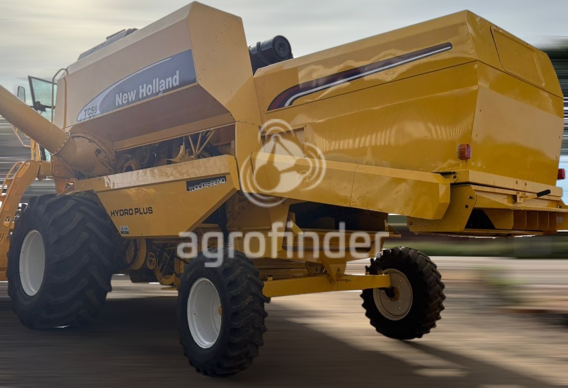 Colheitadeira New Holland TC59 ano 2004