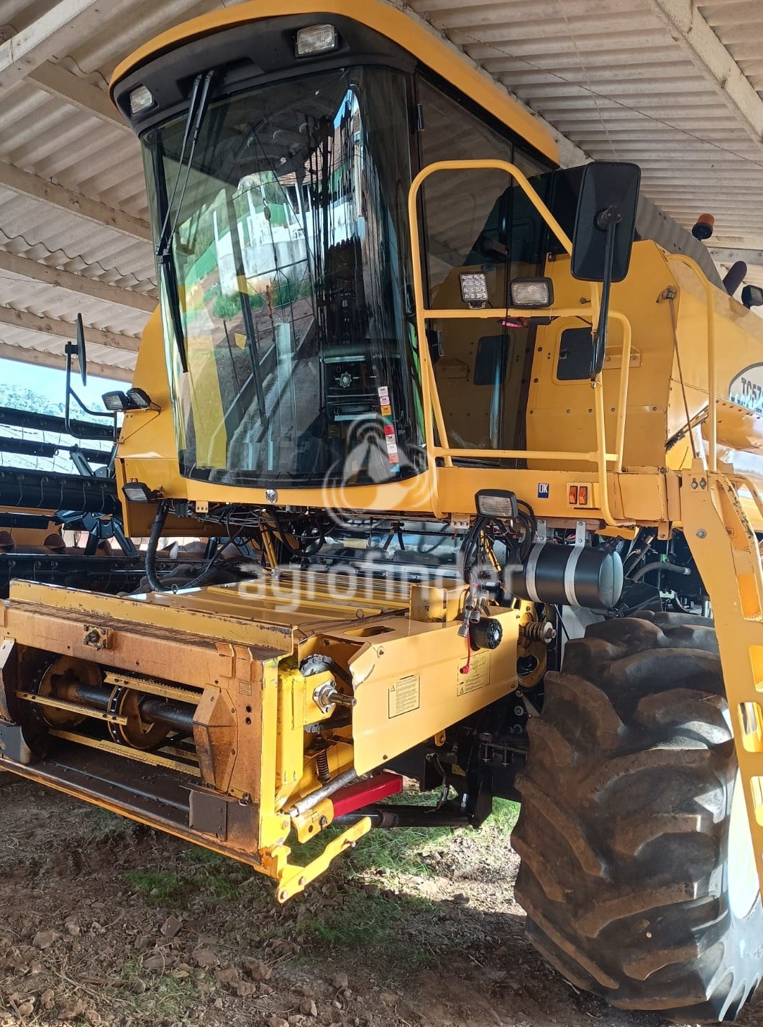 Colheitadeira New Holland TC57 ano 2008