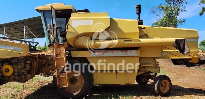Colheitadeira New Holland 8040 ano 1989