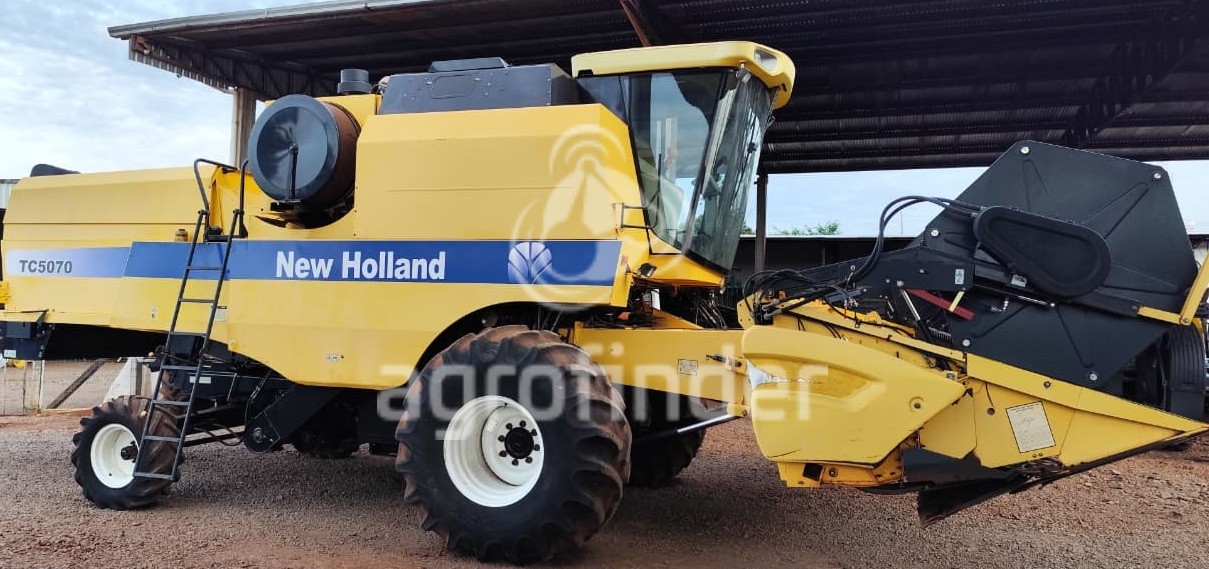 Colheitadeira New Holland TC5070 Ano 2012