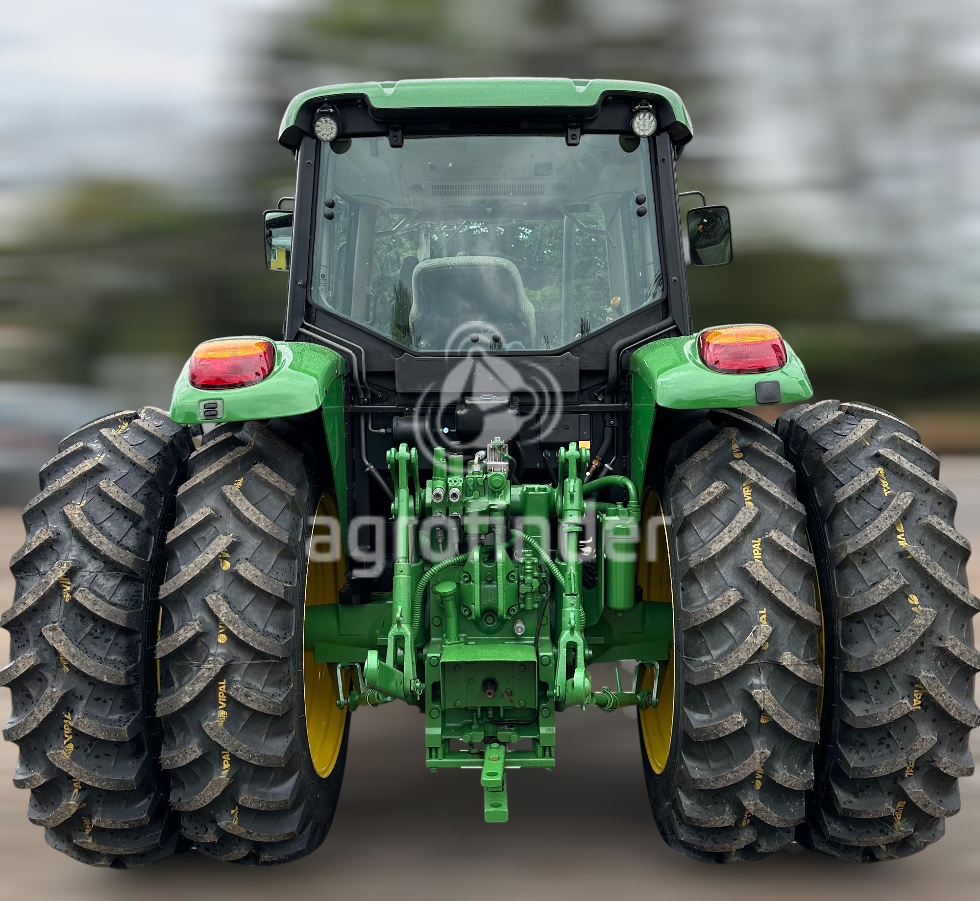 Trator John Deere 6125J ano 2013