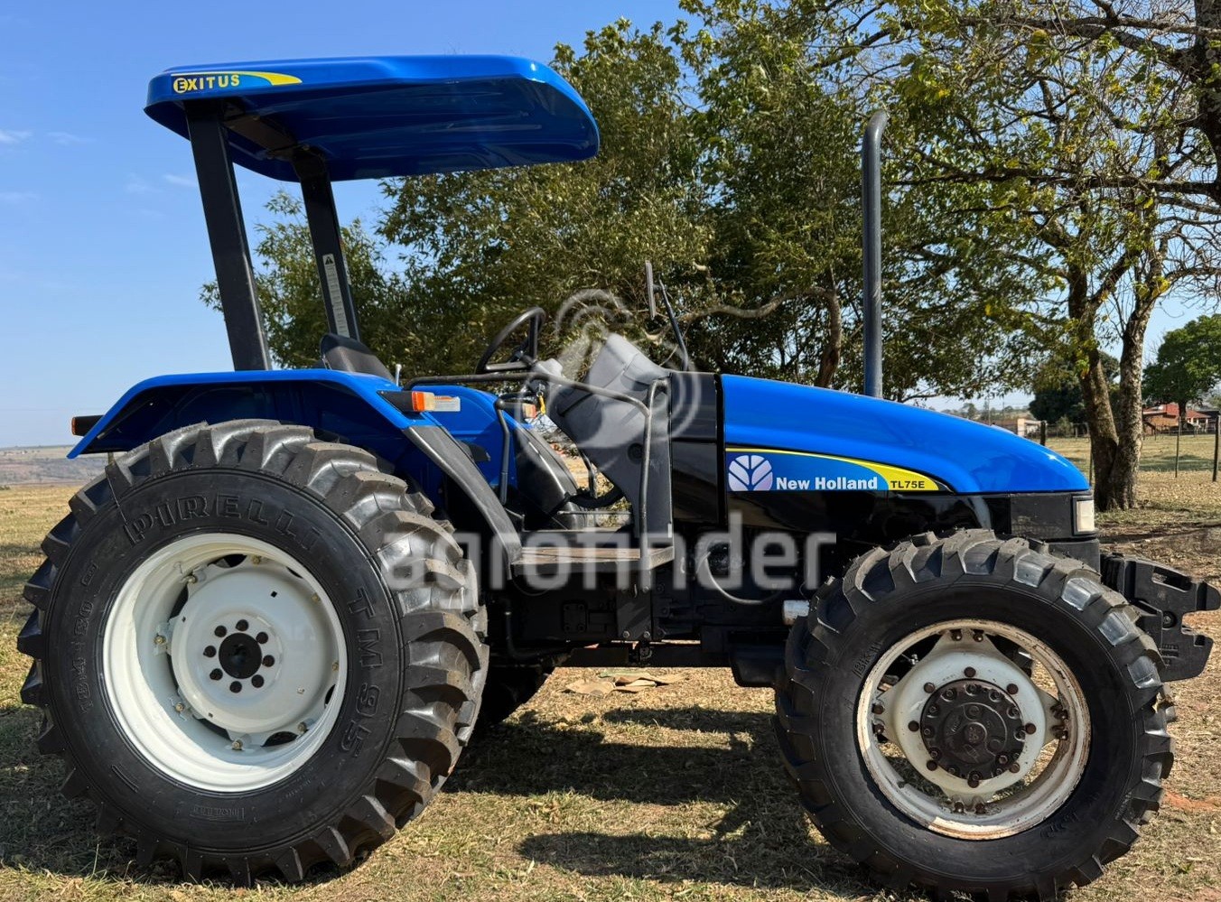 Trator New Holland TL75E Ano 2011