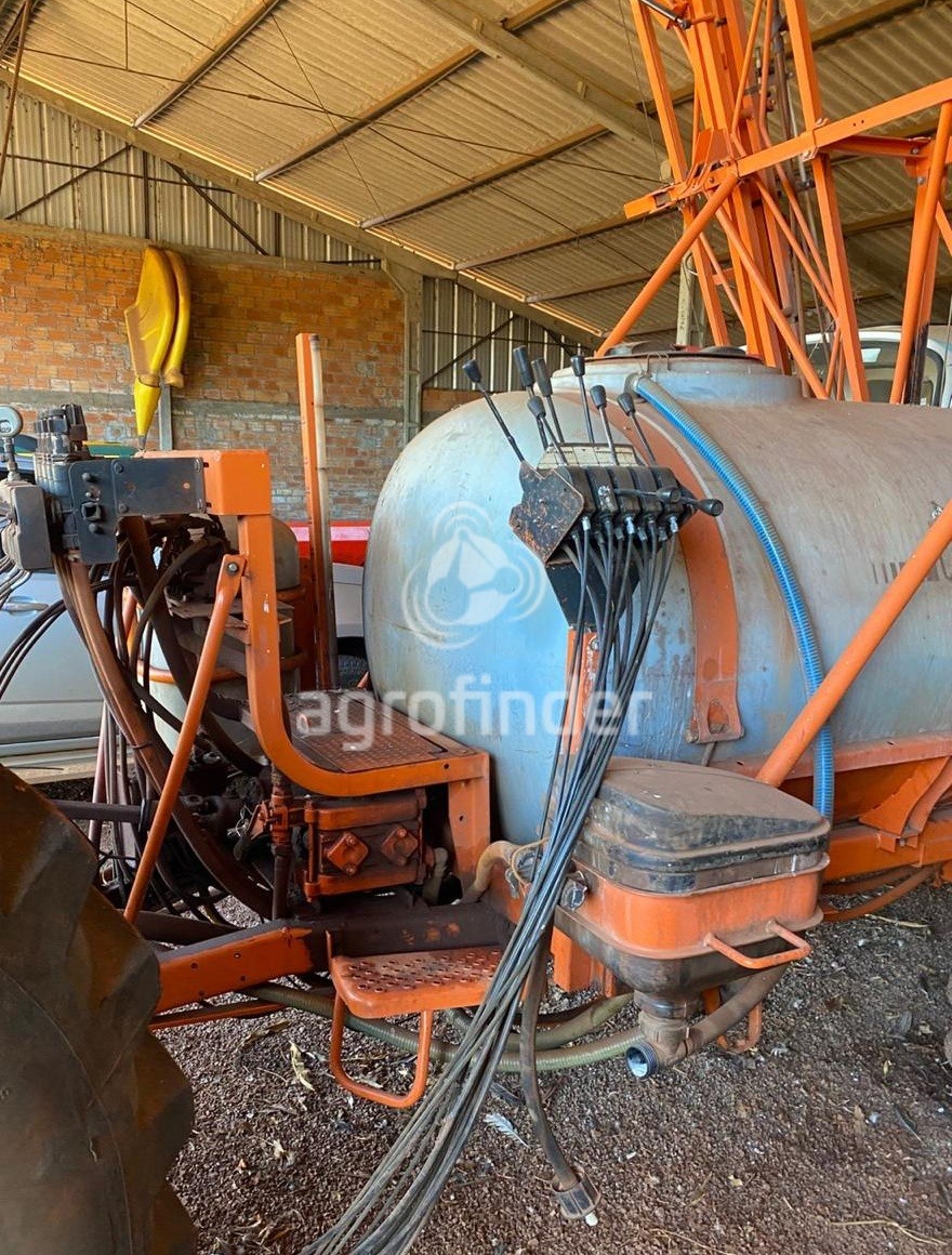 Pulverizador de Arrasto Jacto  Columbia AD18 ano 2013