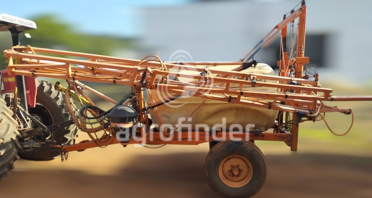 Pulverizador  de Arrasto  Jacto  Columbia  2000 ano 2005