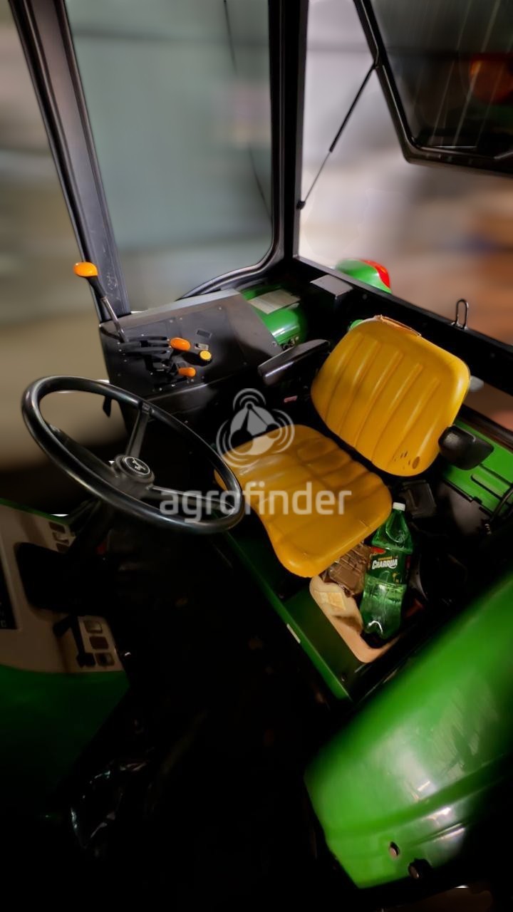 Trator Jonh Deere 6110E  ano 2013