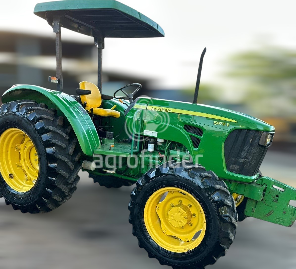 Trator John Deere 5078E ano 2012