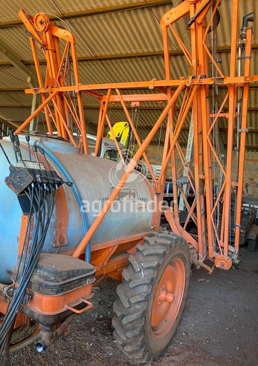 Pulverizador de Arrasto Jacto  Columbia AD18 ano 2013