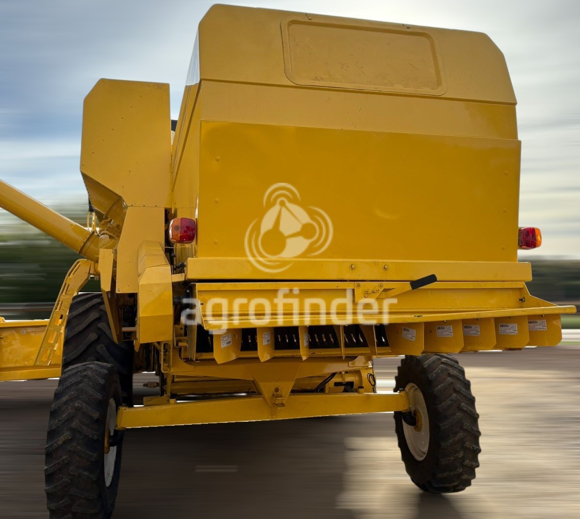 Colheitadeira New Holland TC59 ano 2004