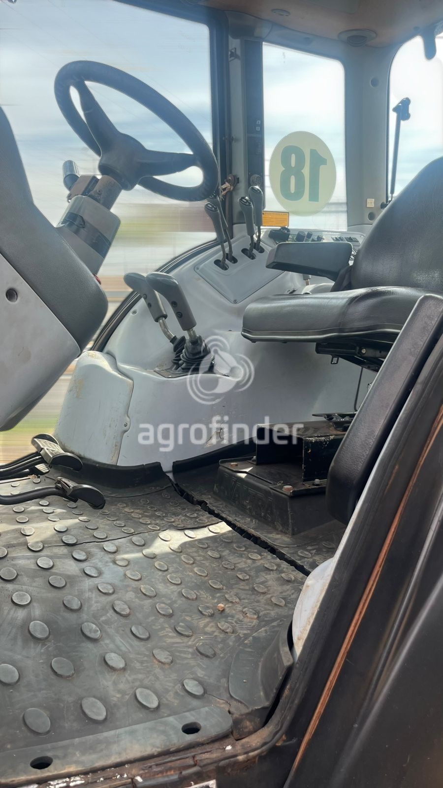 Trator Valtra BH210 Ano 2013
