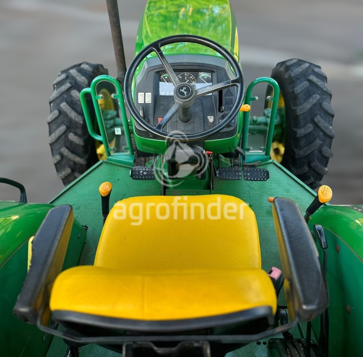 Trator John Deere 5078E ano 2012