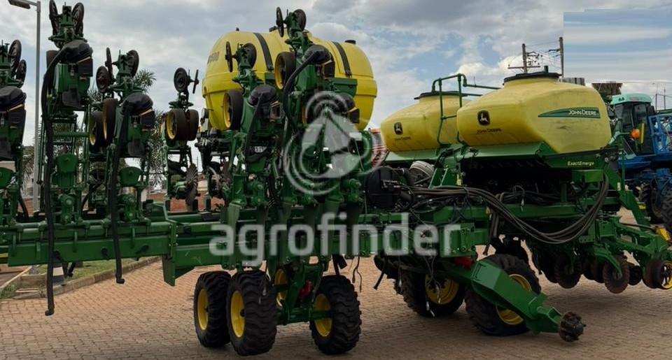 Trator John Deere 8400R e Plantadeira DB40 ano 2022