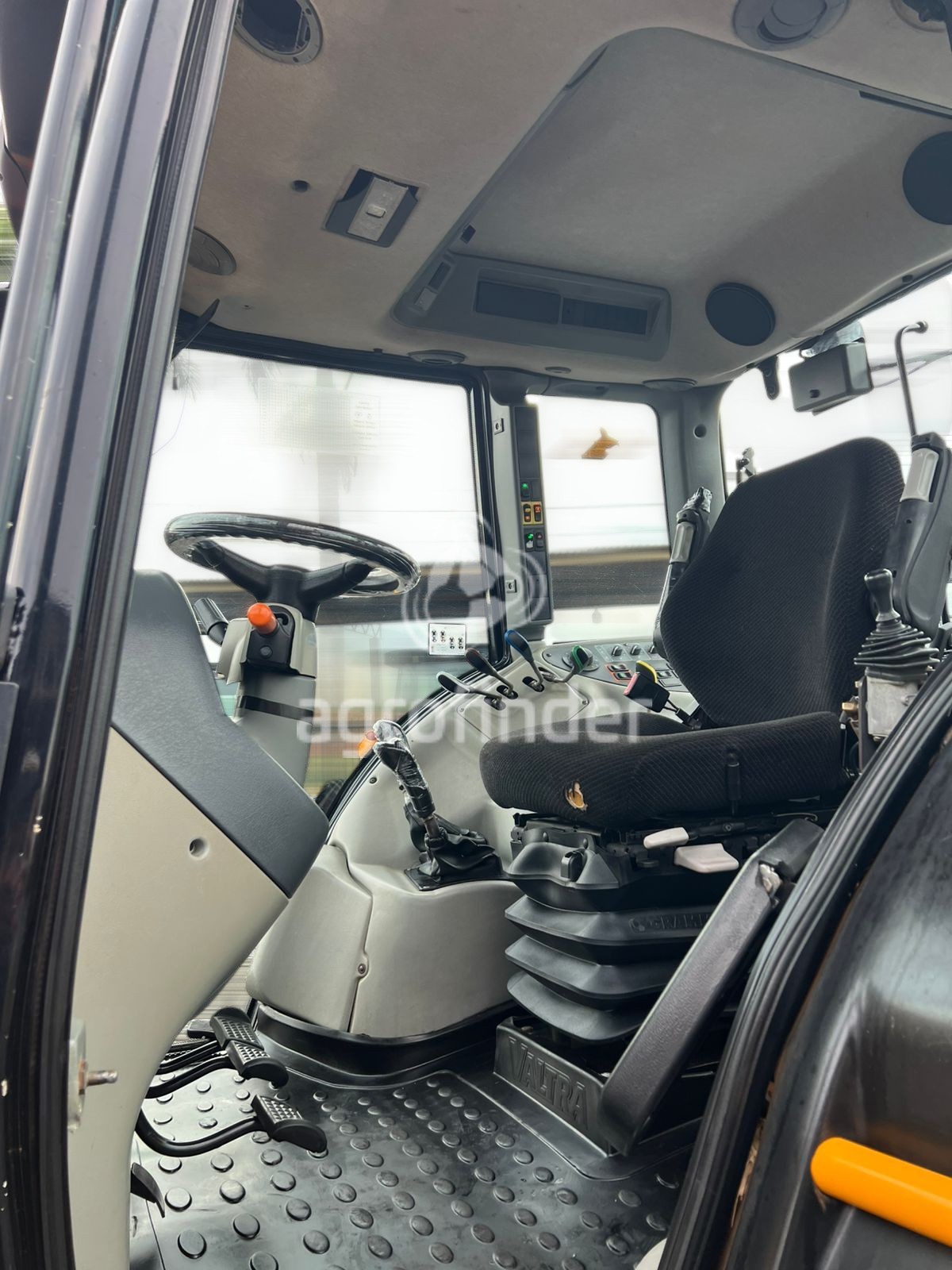 Trator Valtra BH194 ano 2022