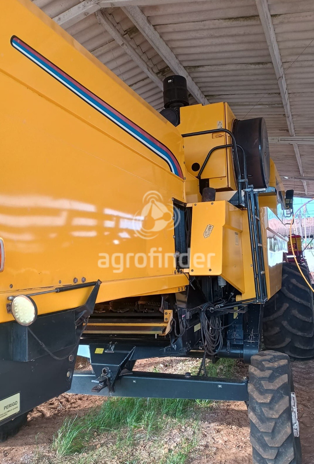 Colheitadeira New Holland TC57 ano 2008