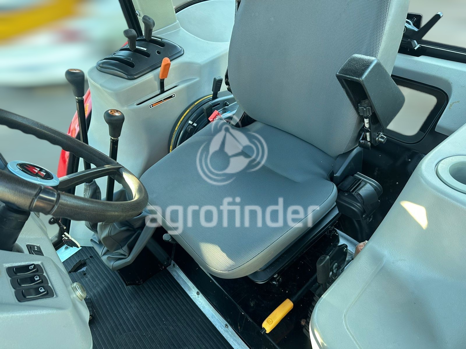 Trator Massey Ferguson 4275 ano 2017