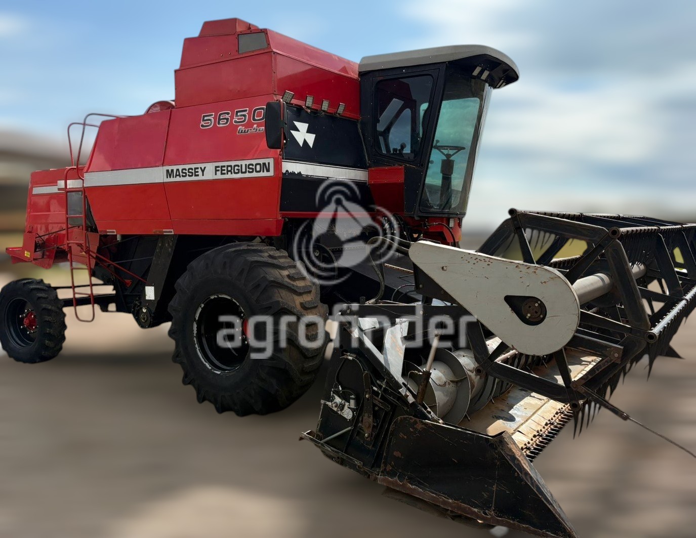 Colheitadeira Massey Ferguson 5650 ano 2001