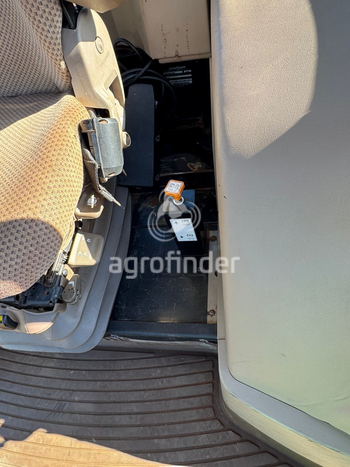 Trator John Deere 6190J ano 2017