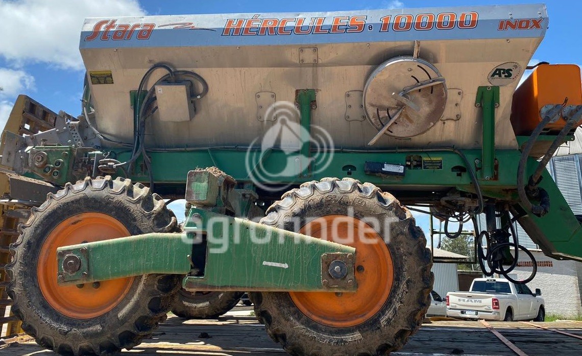 Distribuidor de Sólidos  Stara  Hércules 10.000 Inox Ano 2015
