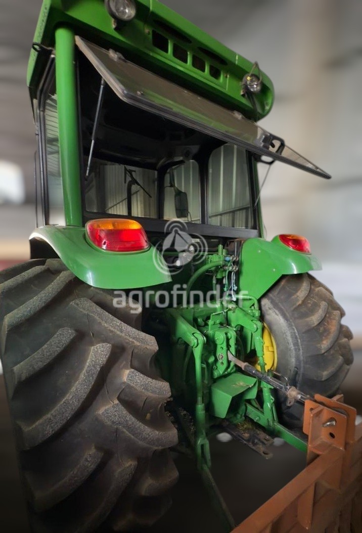 Trator Jonh Deere 6110E  ano 2013