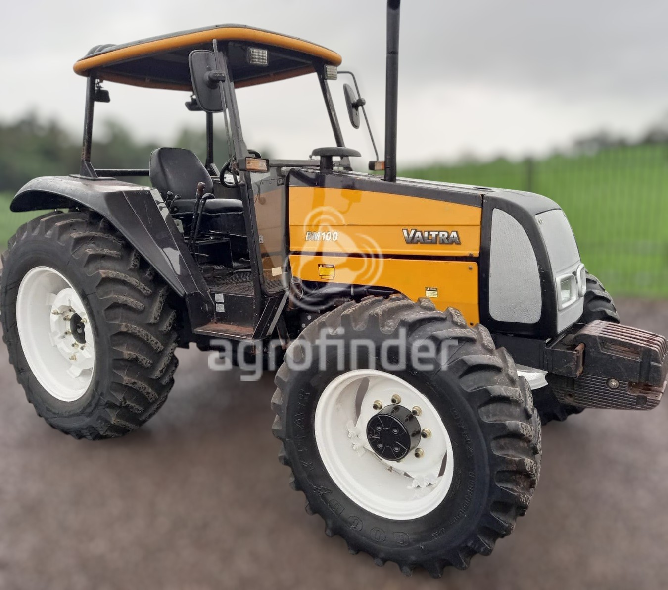Trator Valtra BM100 Ano 2007