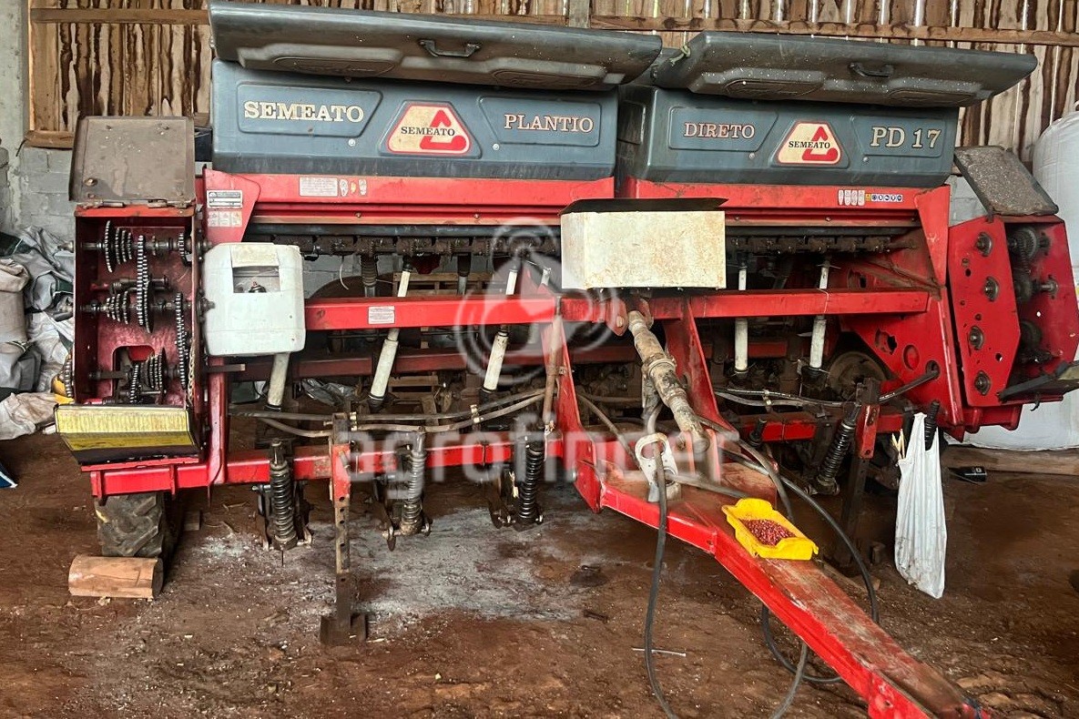 Plantadeira de Verão  Semeato PD17 Ano 2013